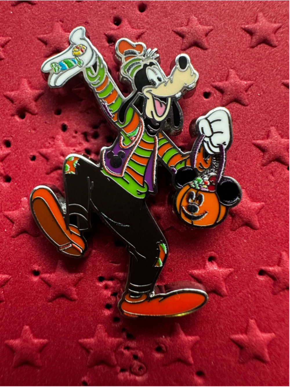 Disney Pin DLR Halloween Goofy Holidays Hidden Disney 2025 Wave A
